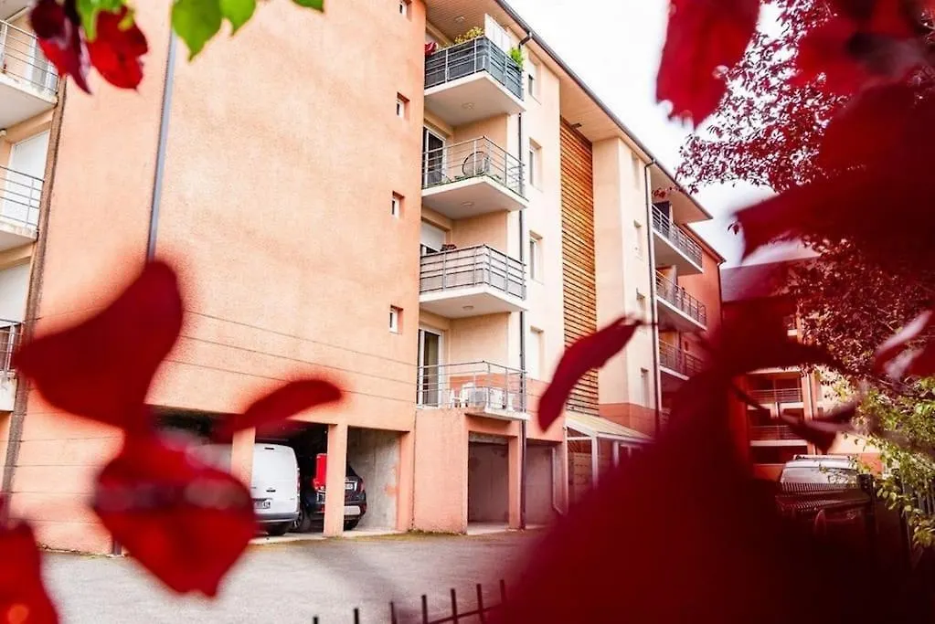 Lourde Center Apartment 3 Bed With Parking Lourdes 0*,  Frankrike